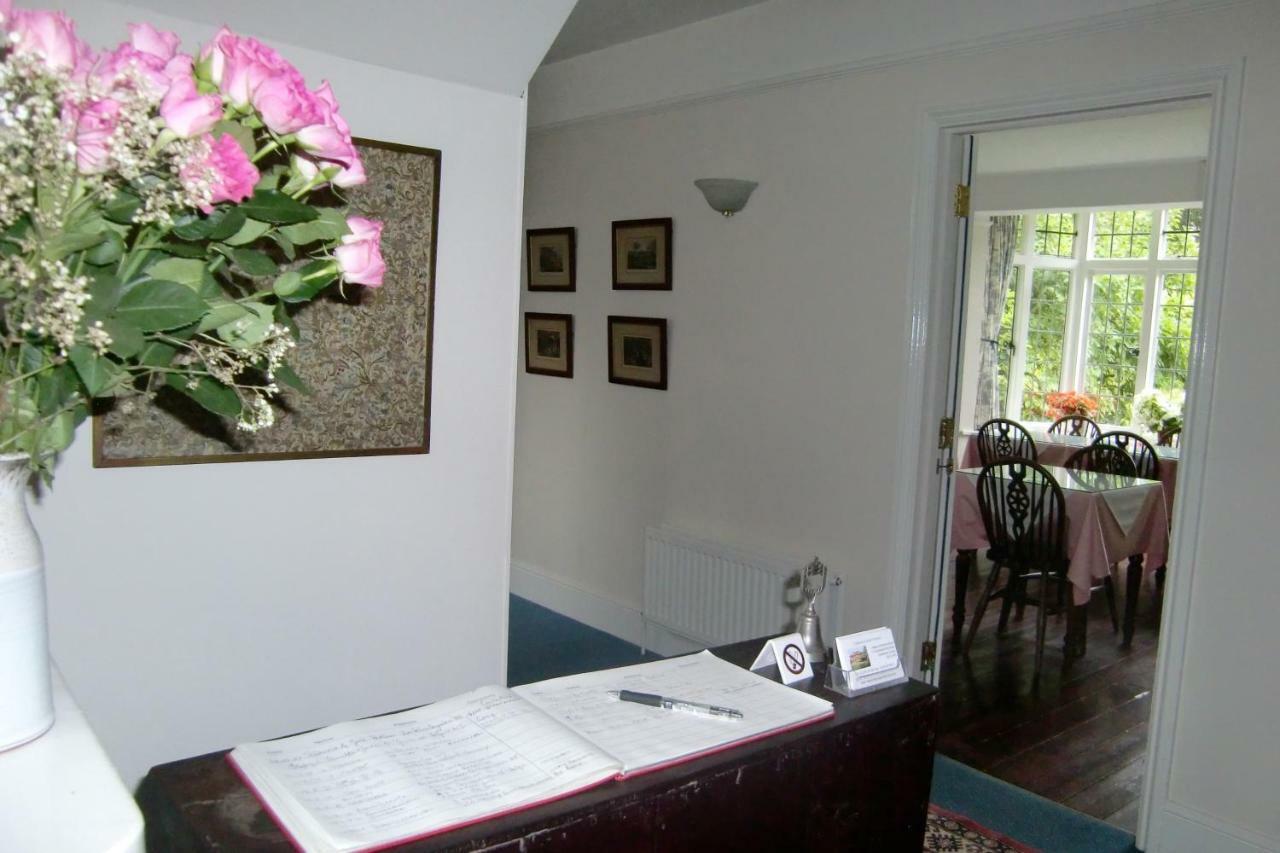 Hatsue Guest House Camberley Exterior photo